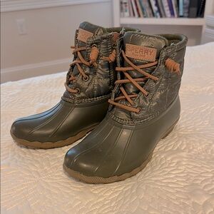 ❌SOLD❌Sperry Loden Green Quilted Duck Boots
